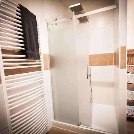 Grosszuegige Altstadtwohnung Mia Fuer 6 Personen Apartmán *